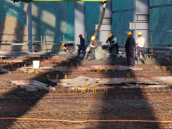 金磊项目筛分间4米平台混凝土顺利浇筑完成