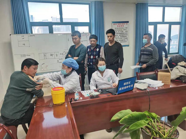 映湖社区到公司开展疫苗接种工作