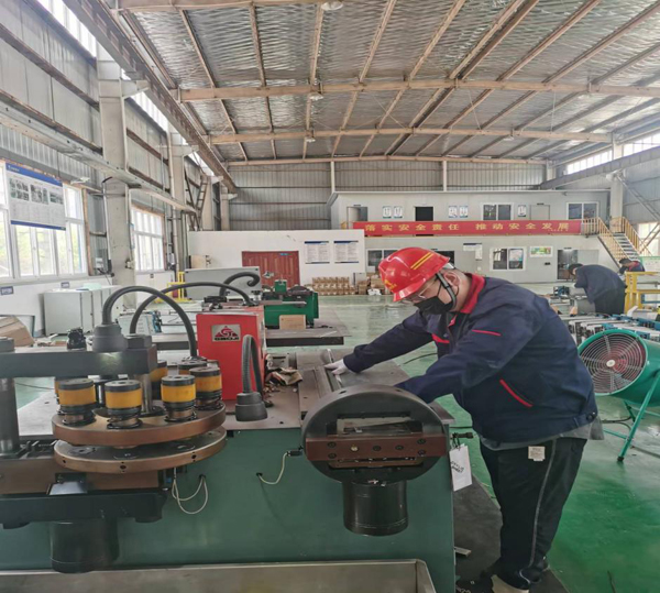 电控设备厂开足马力掀起生产热潮