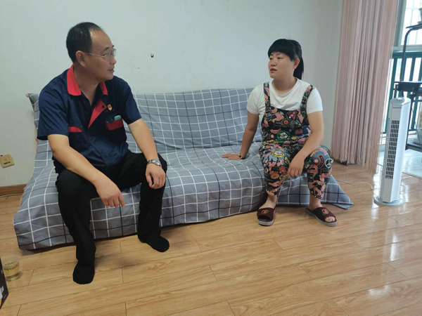 公司党委开展走访慰问