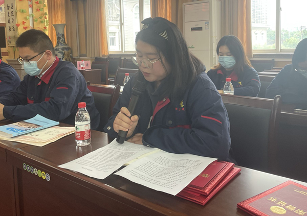 足球比分预测召开
青年座谈会 