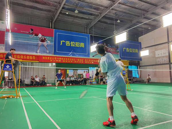 公司举办“建材杯”职工羽毛球友谊赛 公司举办“建材杯”职工羽毛球友谊赛