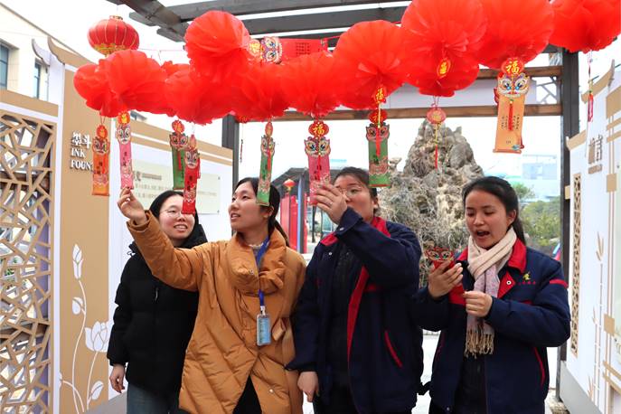 公司举办“猜灯谜 包汤圆 庆元宵”活动