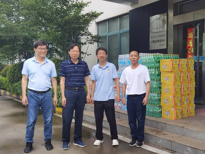 罗渊平到基层单位高温慰问