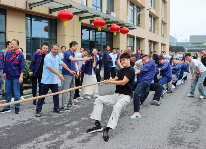 公司举办迎国庆“安装杯”职工拔河比赛